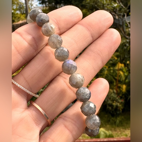 B4 Handcrafted 8mm Faceted Labradorite Bracelet - Made in Maui - Picture 4 of 6